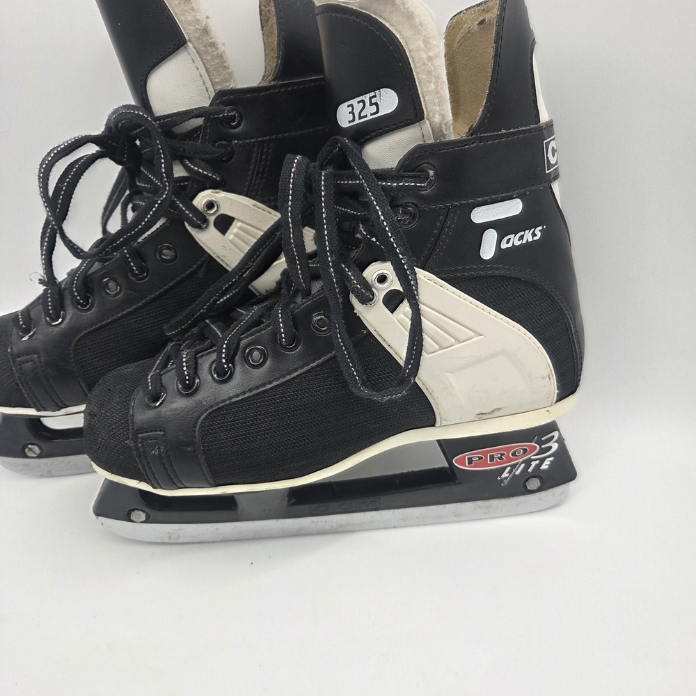 CCM Tacks 325 Pro Lite 3 Ice Hockey Skates - Youth Size US 7 Fits Mens 8-8.5